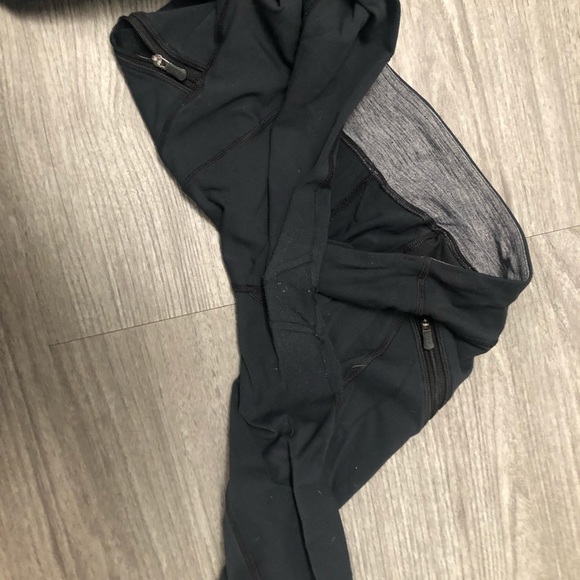 Size 8 lululemon running leggings with pockets! - Picture 2 of 4